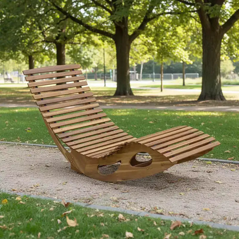 Chaise longue d'extérieur à dossier haut avec assise à lattes