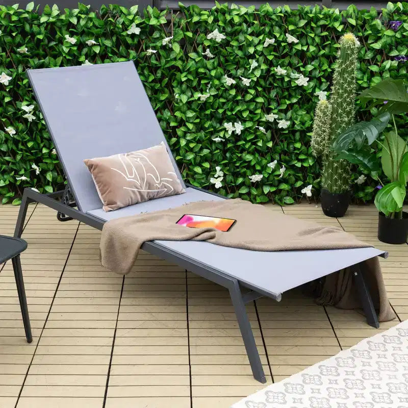 Chaise longue d'extérieur inclinable pour la plage